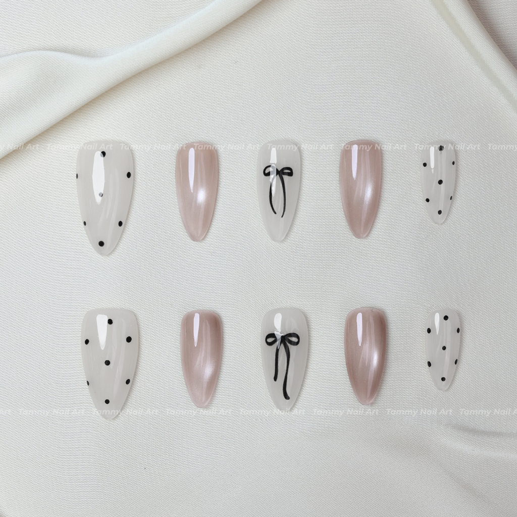 Press-on Nails Milky Ribbon