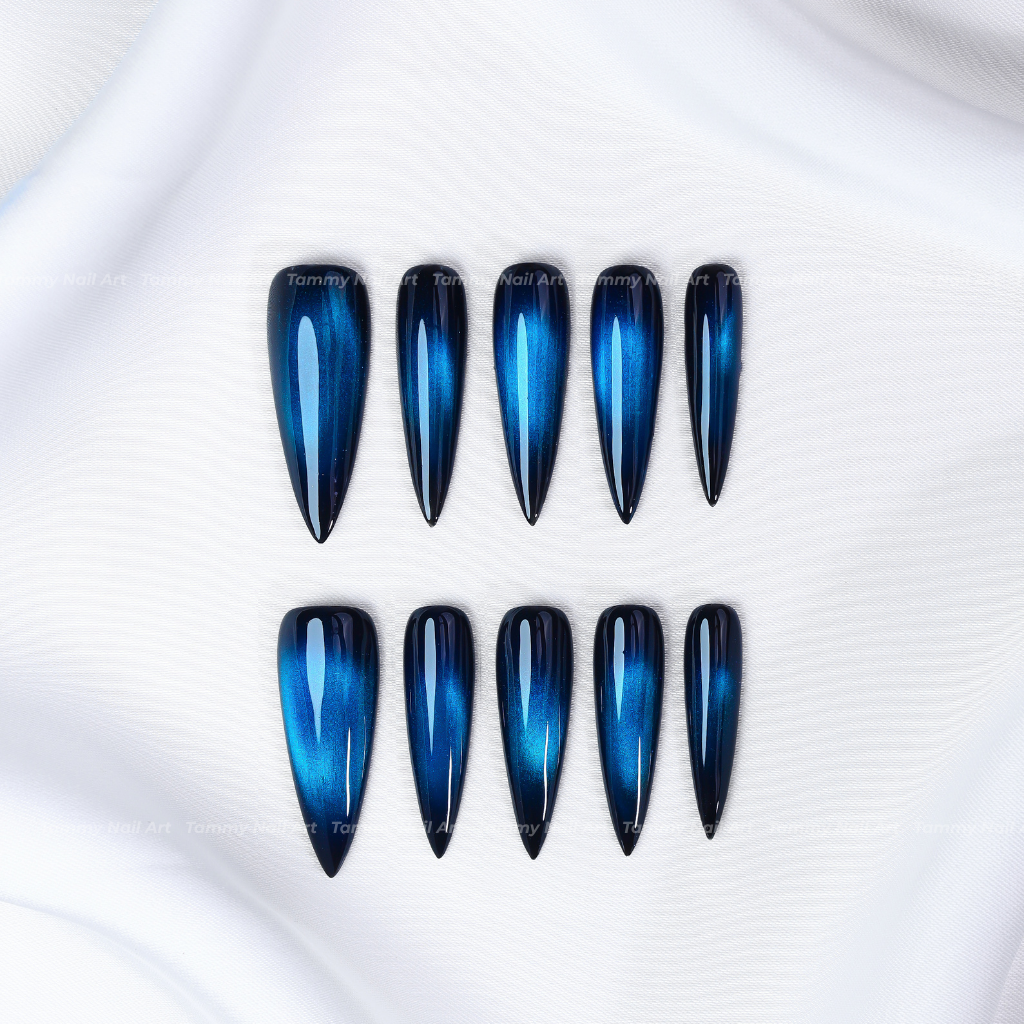 Press-on Nails Cyber Blue