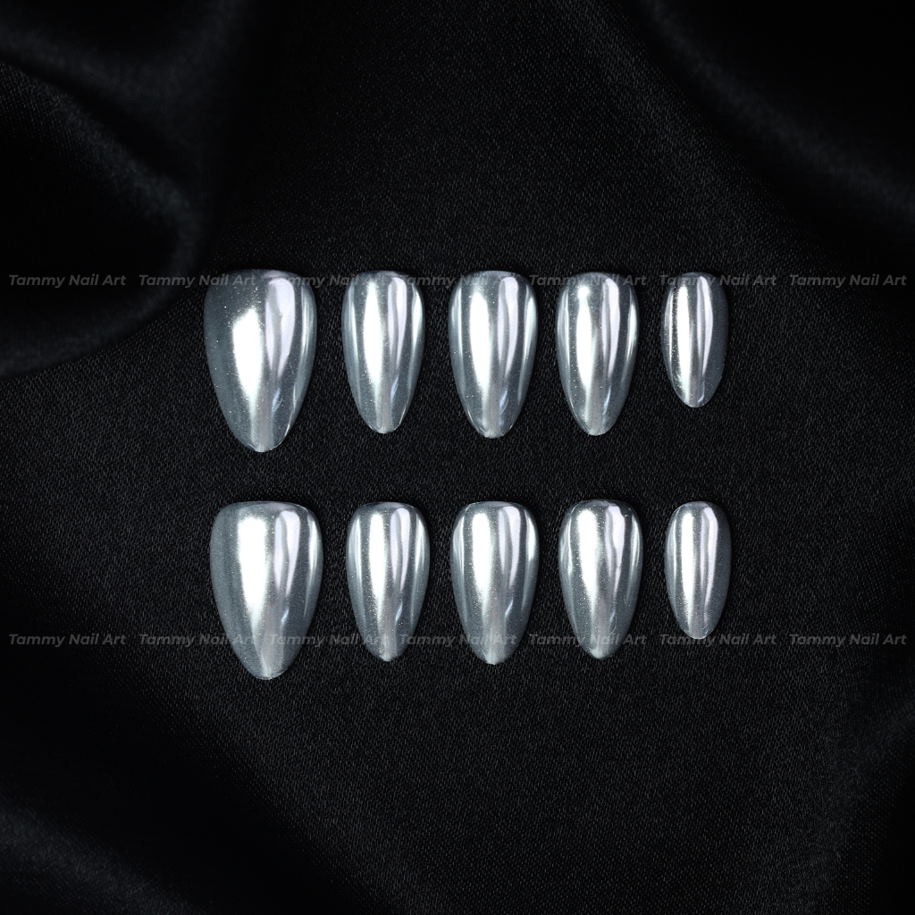 Press-on Nails Silver Glow