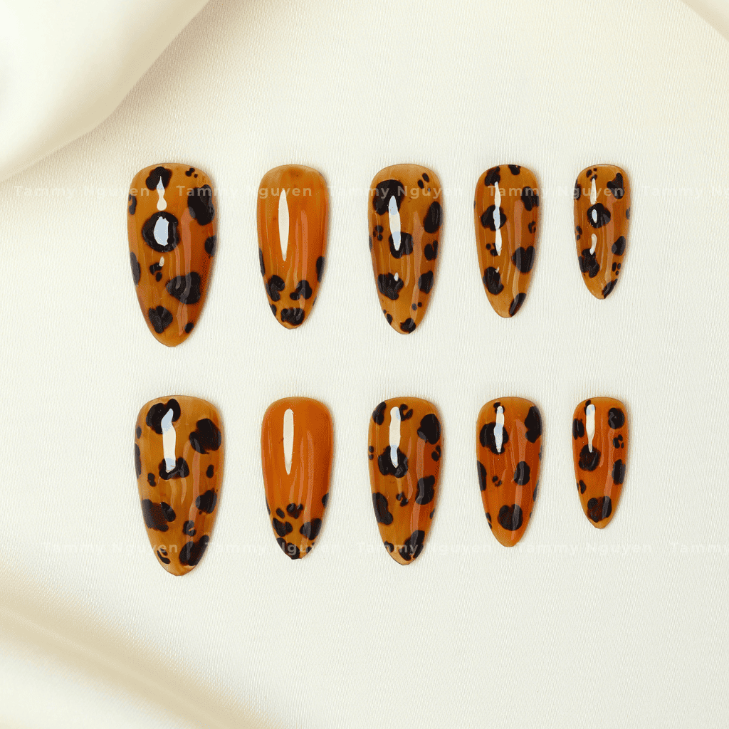 Press On Nail Chic Tortoise
