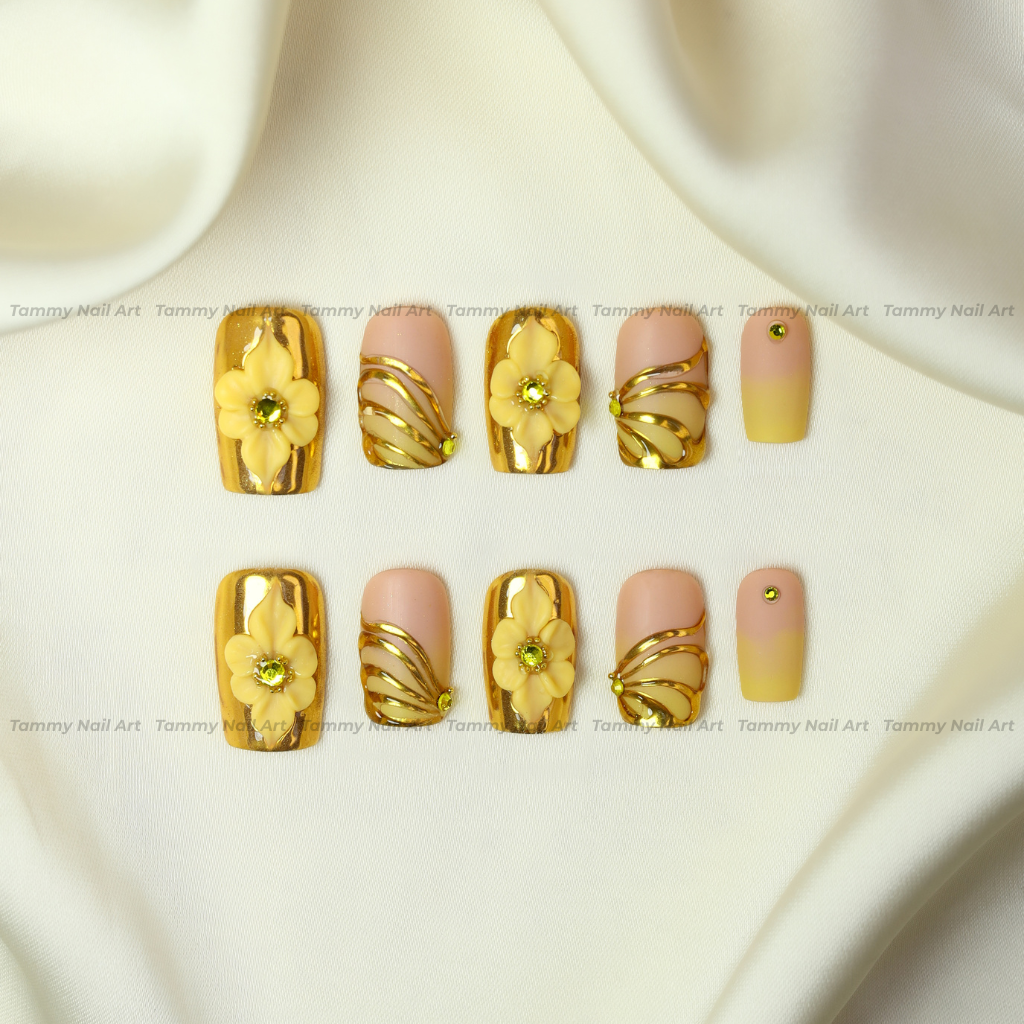 Press-on Nails Royal Bloom