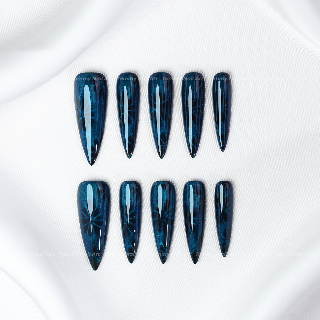Press-on Nails Midnight Noel